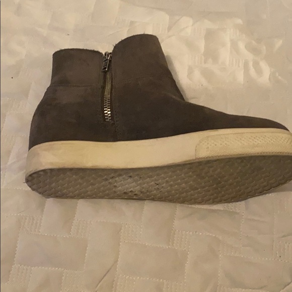 Grey suede Steve Madden wedge sneaker - Picture 3 of 3